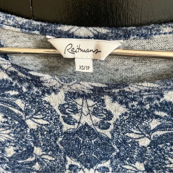 Reitmans XS Blue Floral Shirt with open slit back - Picture 2 of 5